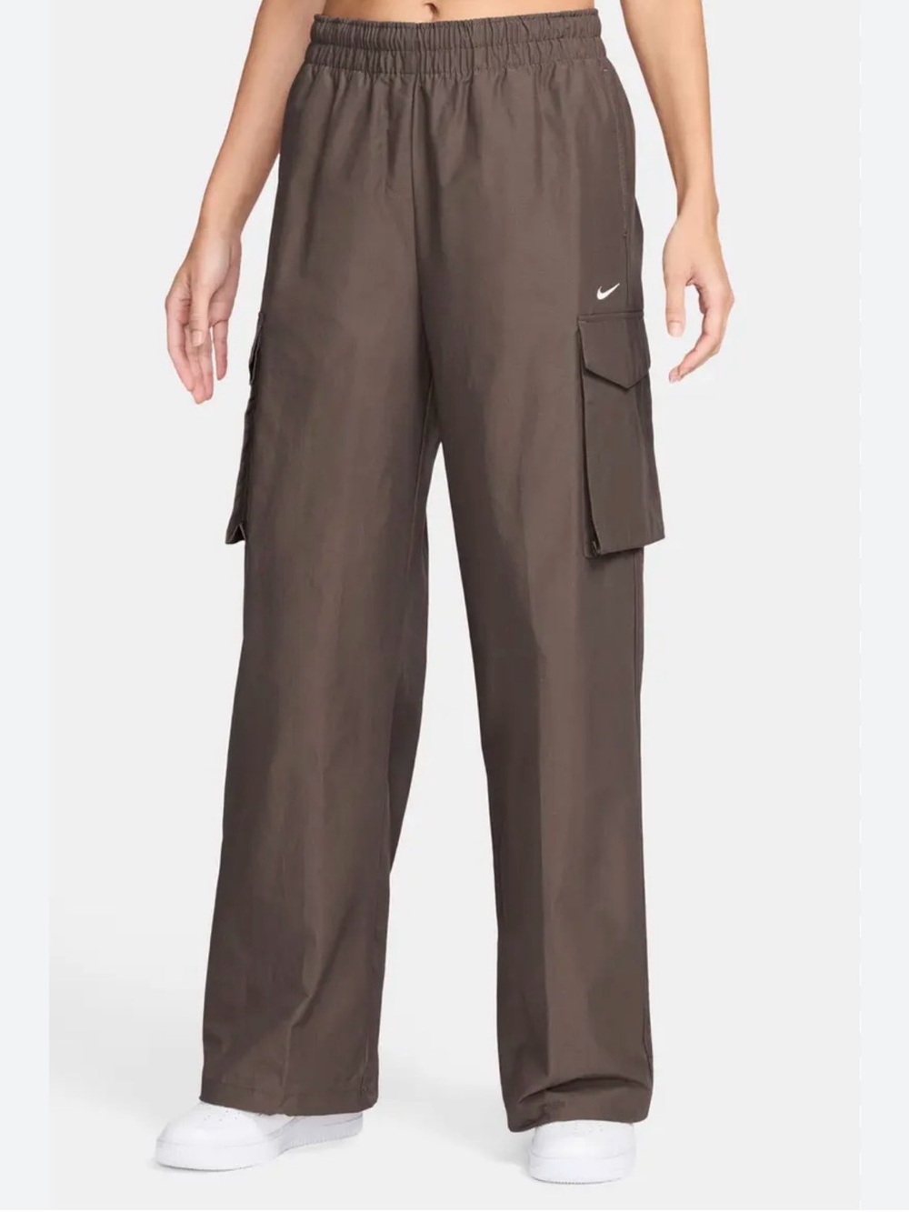 Nike Wide-Leg Cargo Pants in Brown